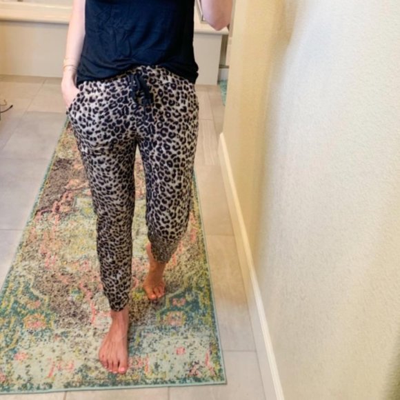 BUTTERY SOFT leopard jogger leggings sweatpants - Picture 2 of 6